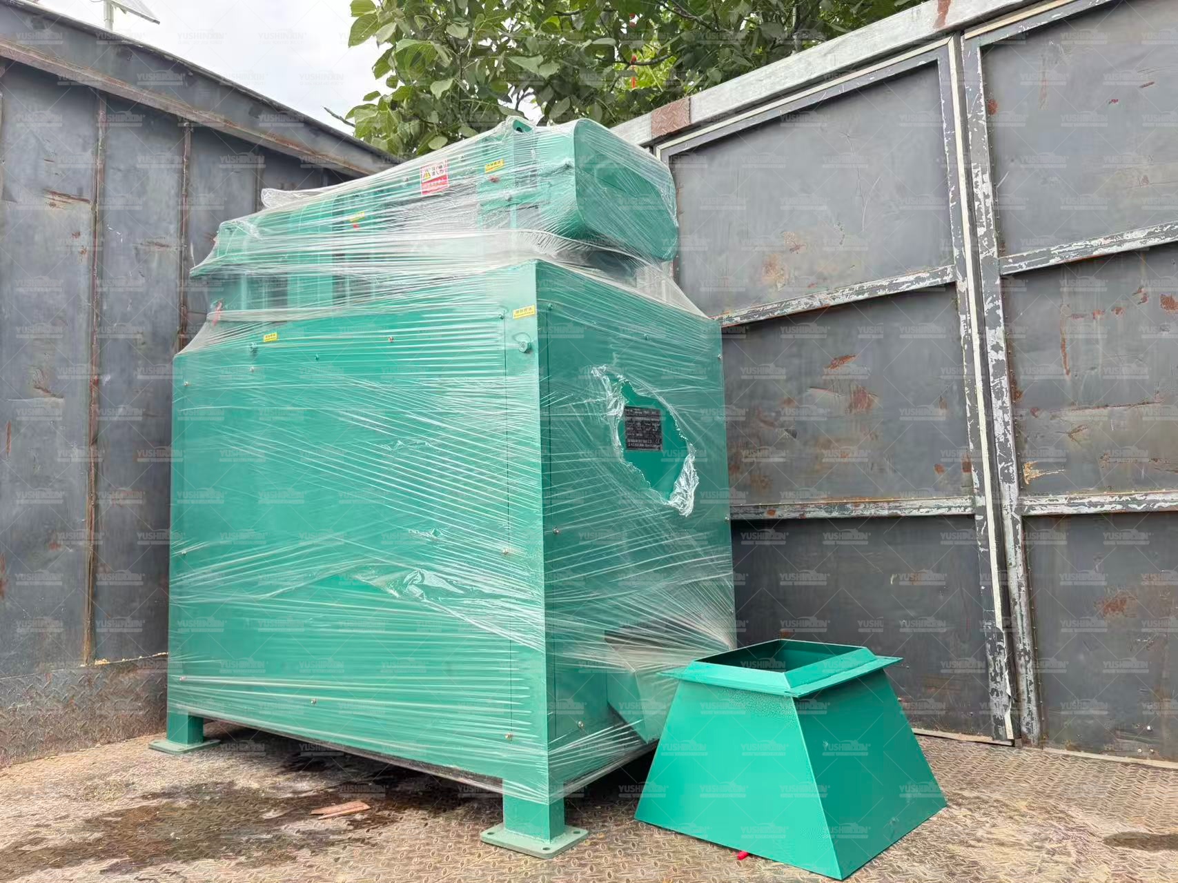 Yushunxin Delivers Specialized Double Roller Granulator to Customer in Cambodia Yushunxin Delivers Specialized Double Roller Granulator to Customer in Cambodia